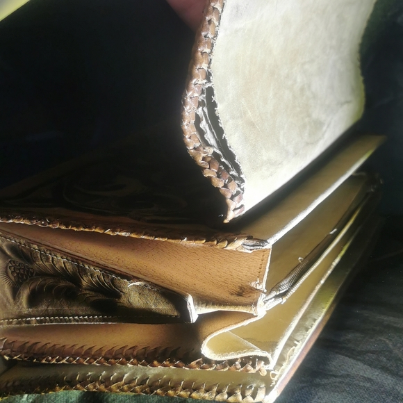 Leather Embossed purse Brown Made in Mexico. Flawed - Picture 11 of 16